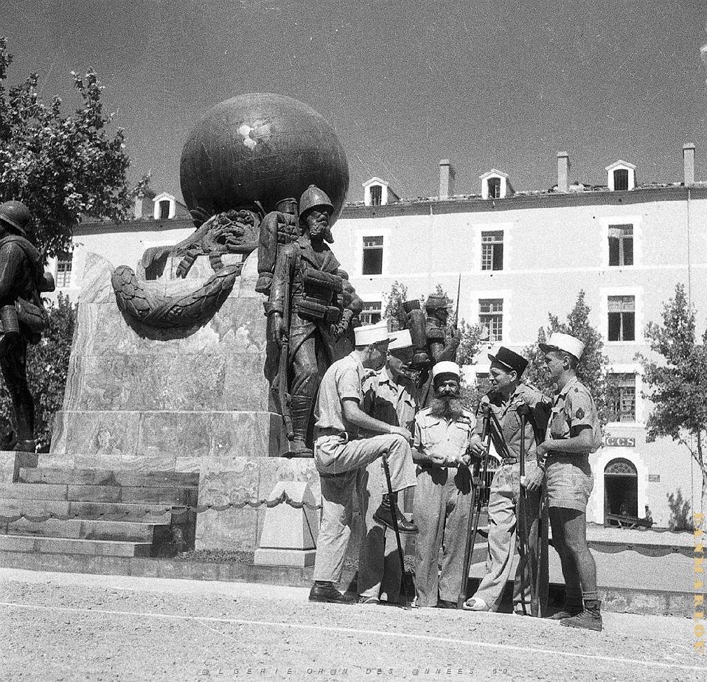 LEGION SBA QUARTIER VIENOT REUNION DEVANT LE MONUMENT.jpg